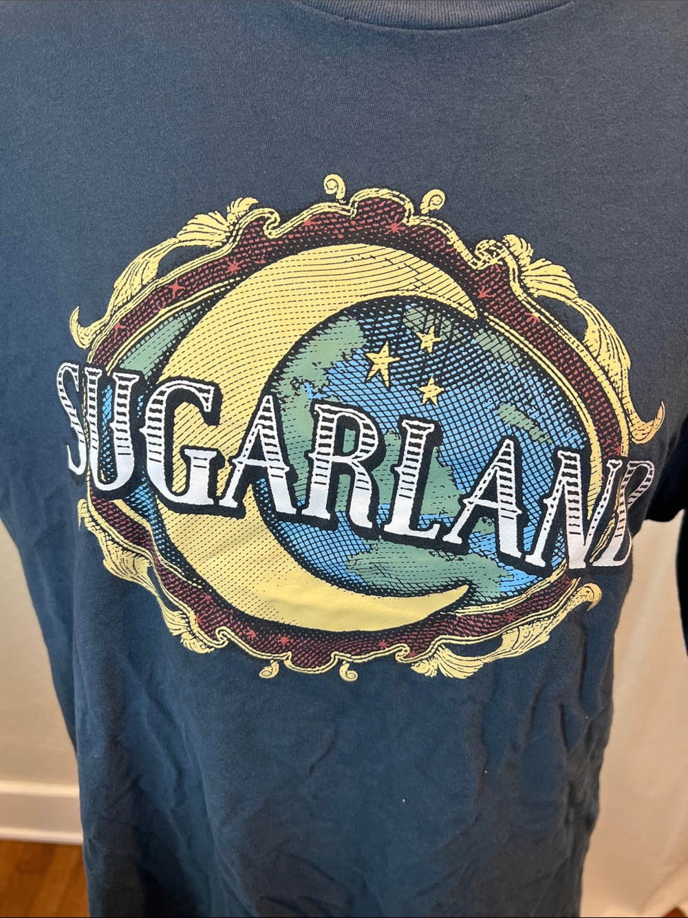 Sugarland Graphic Band Tee in Navy with Moon Design. Size L - Picture 6 of 10